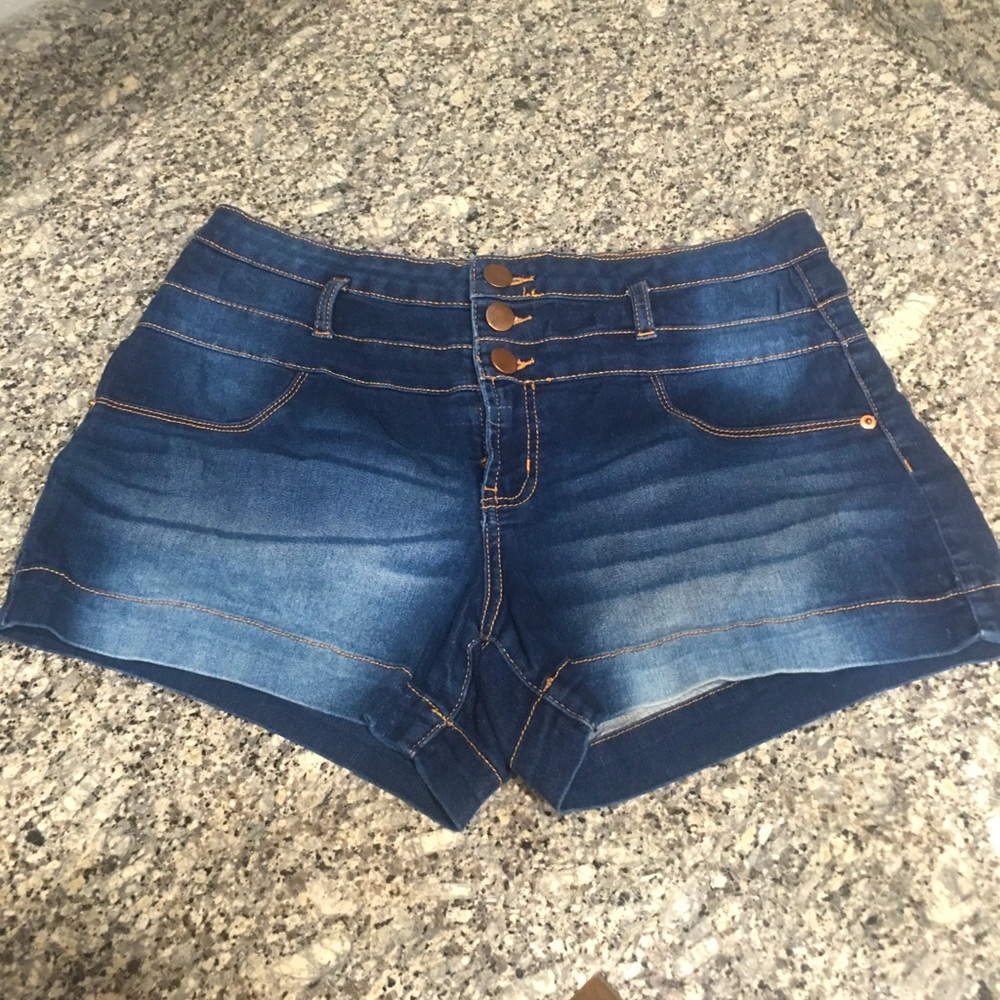 COPY - NOBO brand size 15 cute button denim shorts